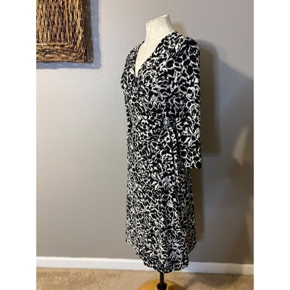 BCBGMaxAzria Dress M Medium Wrap Stretch Career Church Black Ivory Washable - Picture 7 of 13